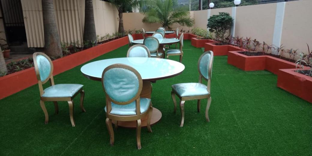 Hotel Aristro Lonavala Eksteriør bilde