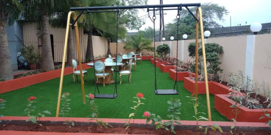 Hotel Aristro Lonavala Eksteriør bilde