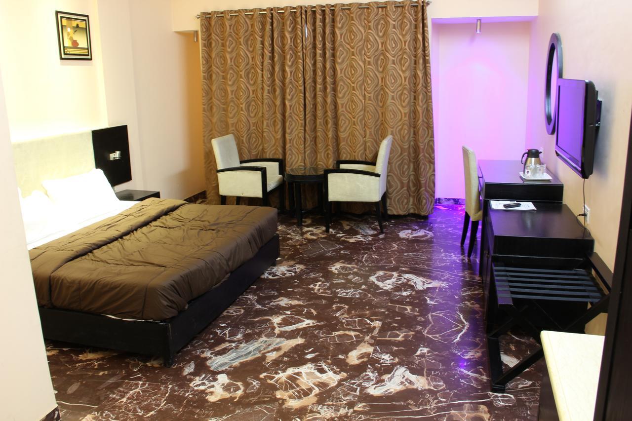 Hotel Aristro Lonavala Eksteriør bilde