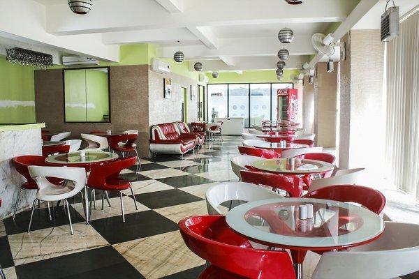 Hotel Aristro Lonavala Eksteriør bilde