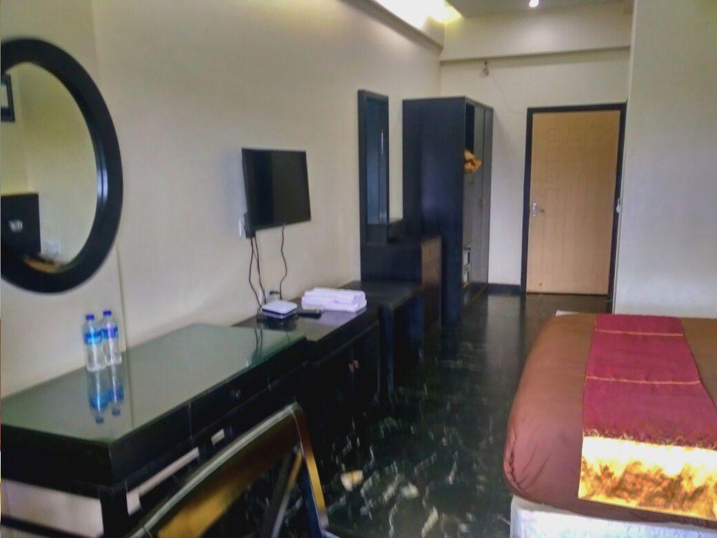 Hotel Aristro Lonavala Eksteriør bilde